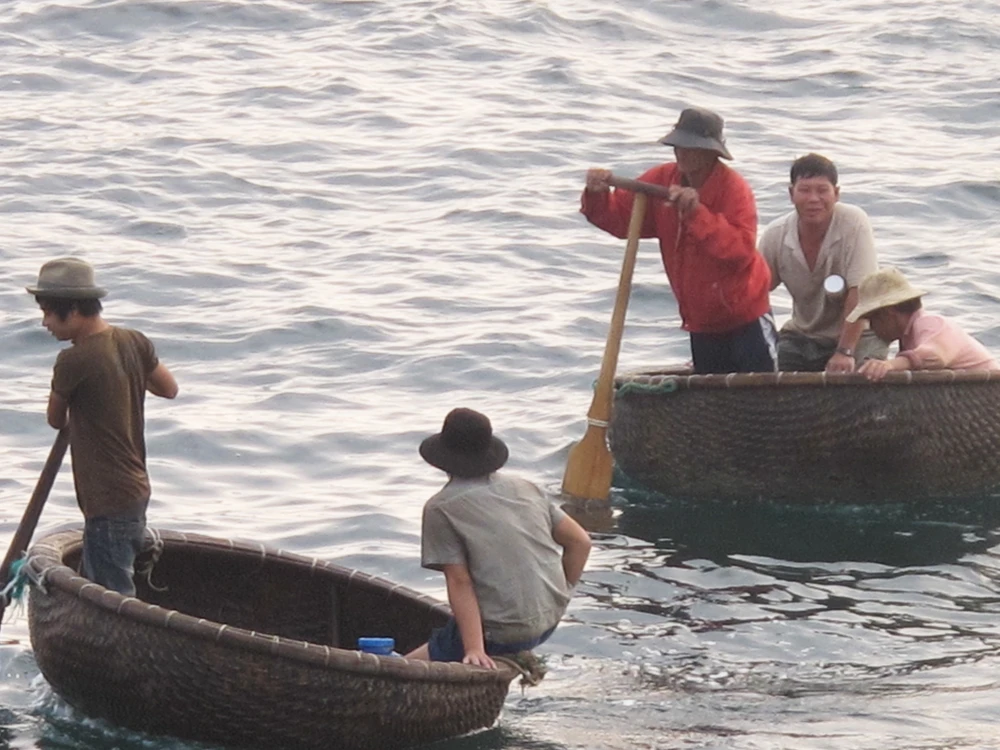 Ngư dân Việt kiếm vài trăm triệu đồng mỗi đêm ảnh 1